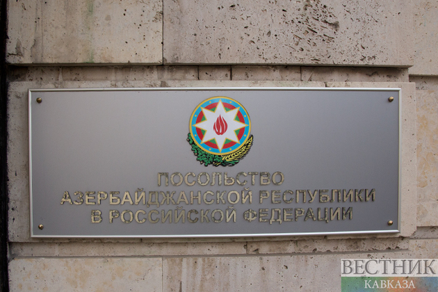 Мужчина скончался у здания посольства Азербайджана в Москве