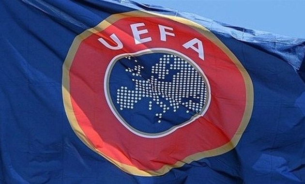 УЕФА обязал Украину убрать с формы на Евро лозунг "Героям слава"