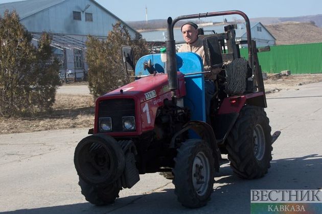 Трактористов из Армении проводили с территории Азербайджана домой
