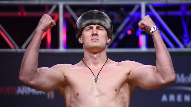 Российский боец Волков упрочил позиции в UFC