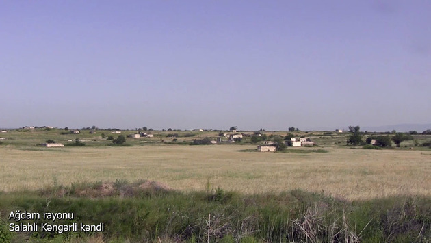 Минобороны Азербайджана показало остатки агдамского села Салахлы Кенгерли (ВИДЕО)