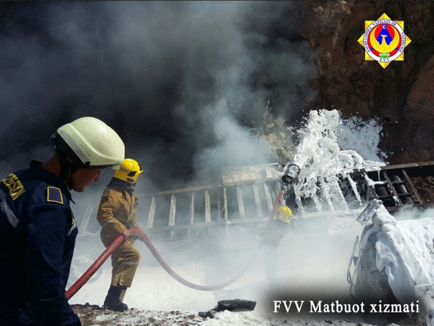 Два человека заживо сгорели в бензовозе в Ташкентской области