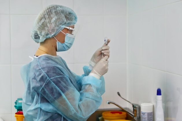В Ингушетии должно быть вакцинировано 60% сотрудников до 1 августа 