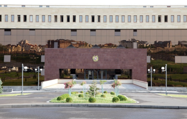 Контрактник врезался в военный "УАЗ" в Армении, есть жертва