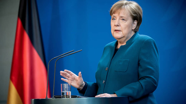 Киев обвинил Меркель в предательстве интересов Украины  