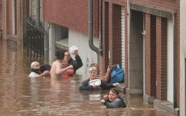 На западе Германии объявлен режим военной катастрофы из-за наводнения