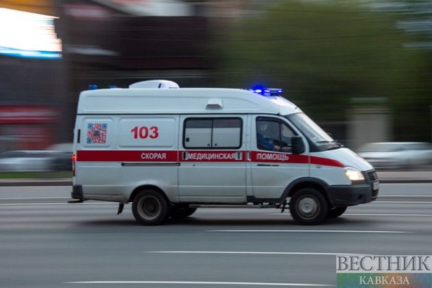 Автобус с пассажирами въехал в столб неподалеку от МГУ, есть пострадавшие
