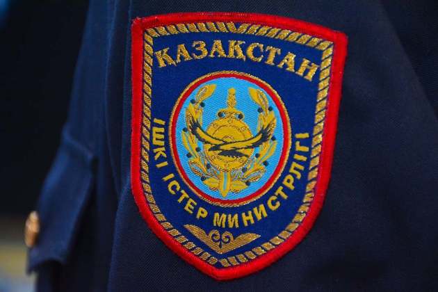 Охранник караоке в Атырау избил члена мониторинговой группы за попытку оформить нарушение
