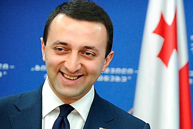 Премьер-министр Грузии публично привился Pfizer