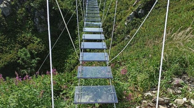 На сочинском курорте заработал уникальный подвесной мост для экстремалов