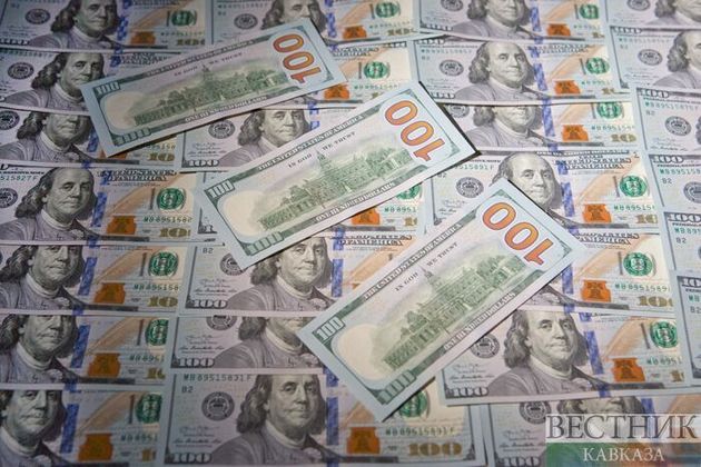 Доллар вновь поднялся выше 74 рублей