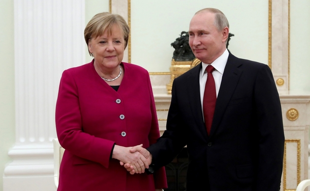 Меркель начала визит в Россию