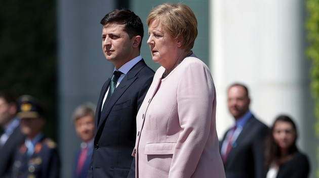 Зеленский обиделся на Меркель из-за Путина