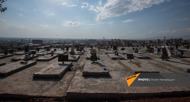 "Ераблур" бетонируют: скандал на кладбище