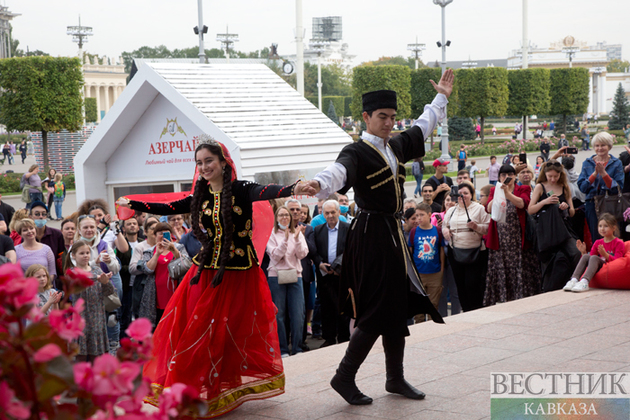 Праздник "Москва - Баку: сердца соединяют" на ВДНХ (фоторепортаж)