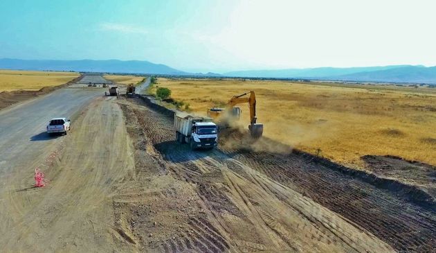 В Азербайджане продолжается строительство автодороги Барда - Агдам
