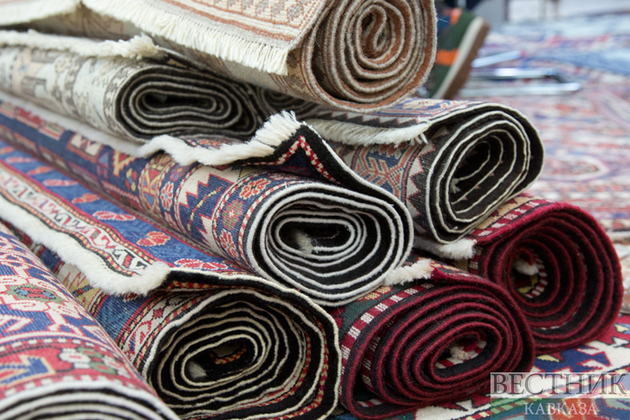 Азербайджанские ковры и текстиль на выставке в Москве (фоторепортаж)