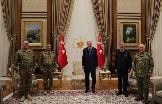 Турецкий президент принял главу Минобороны Азербайджана