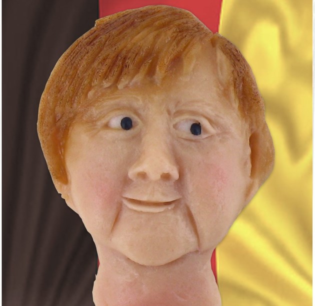 В Германии начали торговать марципановой головой Меркель