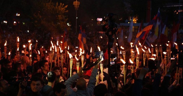 В Армении проходит факельное шествие 
