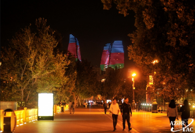 Центр Гейдара Алиева осветили в цвета азербайджанского флага в Баку (ФОТО)