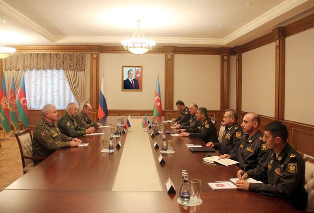 Глава Минобороны Азербайджана встретился с новым командующим российскими миротворческими силами