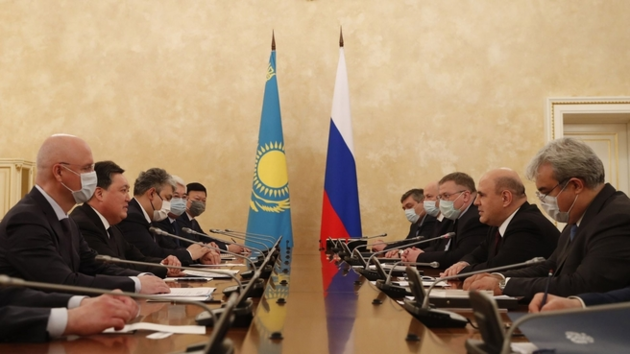 Мишустин и Мамин подчеркнули важность усиления борьбы с Covid-19 в России и Казахстане