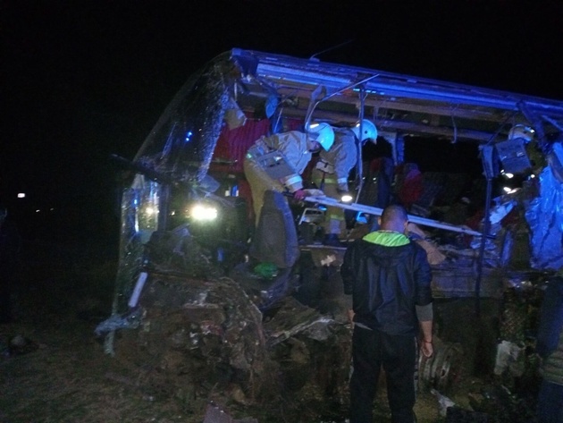 Столкновение автобуса и грузовика унесло жизни шести человек в Калмыкии