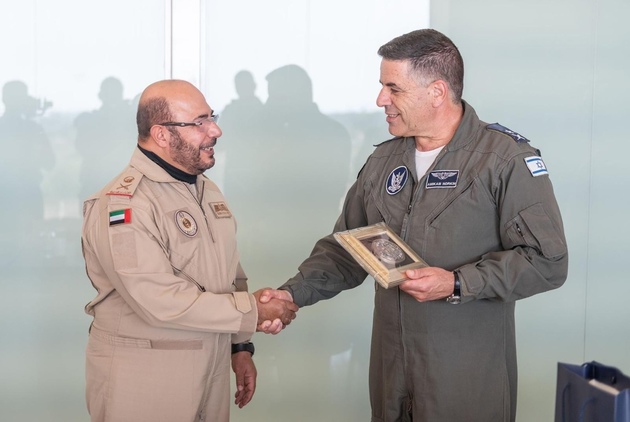 Командующего ВВС ОАЭ генерал-майора Аль Алави приветствовал в Израиле командующий ВВС генерал-майор Амикам Норкин (Фото ЦАХАЛ)