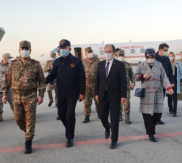 В Баку прибыла делегация Минобороны Турции