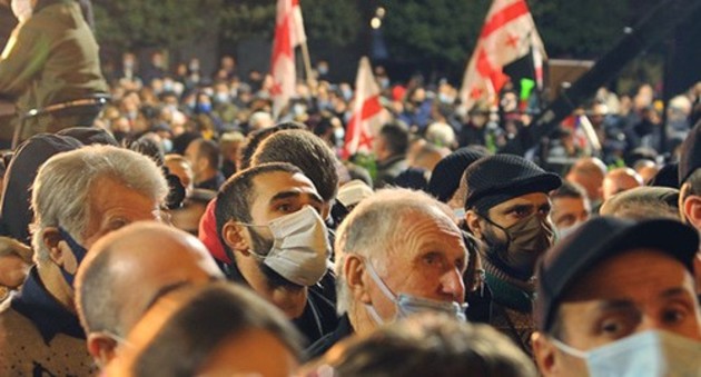 В Грузии начались протесты против введения системы ковид-паспортов