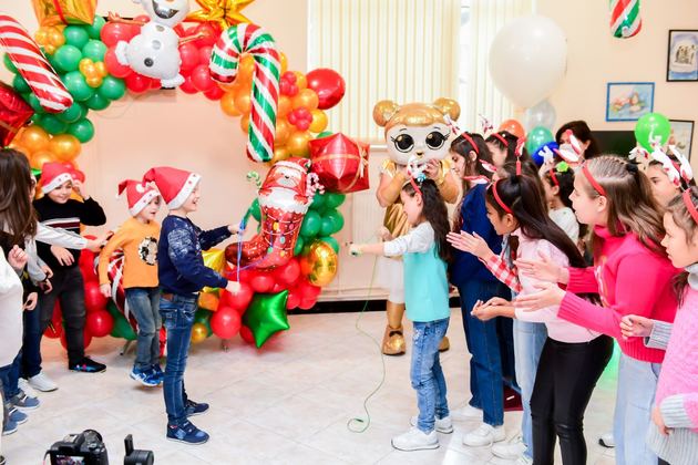 По инициативе Мехрибан Алиевой организован новогодний праздник для детей, нуждающихся в особой заботе и лишенных родительской опеки (ФОТО, ВИДЕО)