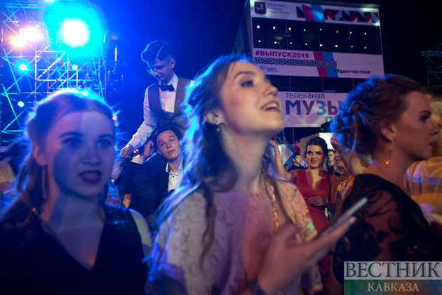 Тбилиси встретит Новый год гала-концертом "Давайте любить друг друга"