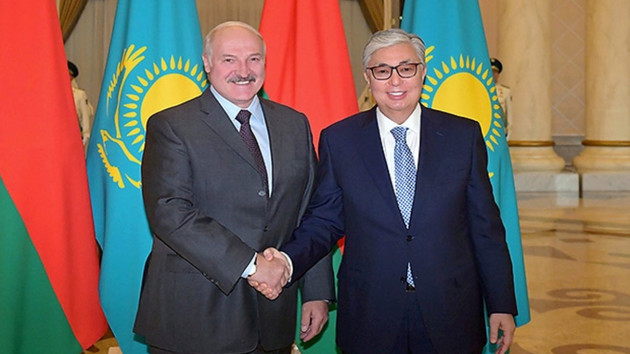 Лукашенко и Токаев обсудили обстановку в Казахстане