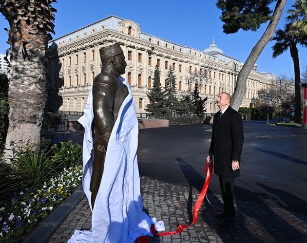 Ильхам Алиев открыл памятник Гаджи Зейналабдину Тагиеву в Баку (ФОТО)