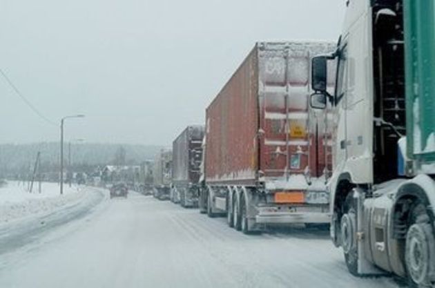 Непогода снова закрыла Военно-Грузинскую дорогу для большегрузов
