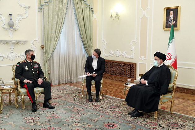 Иранский президент принял министра обороны Азербайджана
