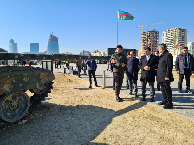 Байрактар посетил Парк военных трофеев в Баку и встретился с Ильхамом Алиевым (ФОТО)