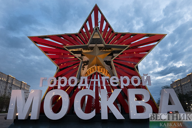 Москву украсили ко Дню Победы (фоторепортаж)