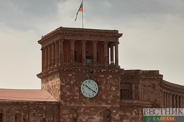 Армянские протестующие хотят заблокировать здания правительства
