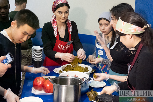 Вкусный фестиваль на днях культуры студентов из Азербайджана в РУДН (фоторепортаж)