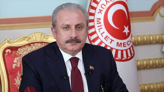 Глава парламента Турции прилетел в Баку
