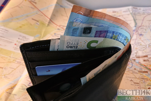 Авиапассажир потерял кошелек с €12 тысячами в Ереване