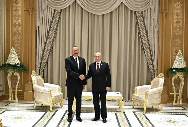 Владимир Путин и Ильхам Алиев провели встречу в Ашхабаде