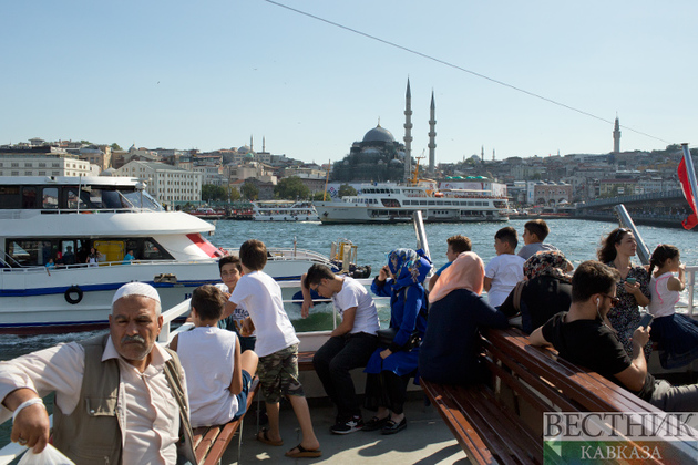 В Стамбуле пассажирский паром врезался в пирс, есть пострадавшие