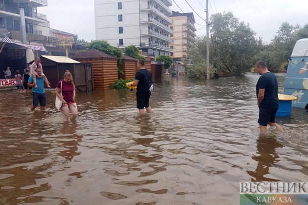 Улицы Новороссийска ушли под воду после ливня