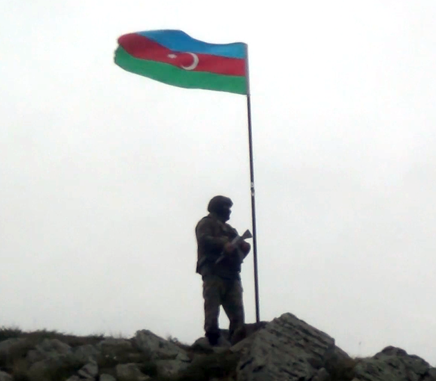 Азербайджанские военные занимаются инженерным обеспечением на вершине Буздух и других важных высотах