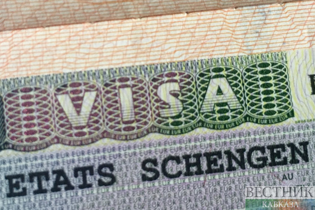 Канцлер Германии выступил против запрета россиянам шенгенских виз