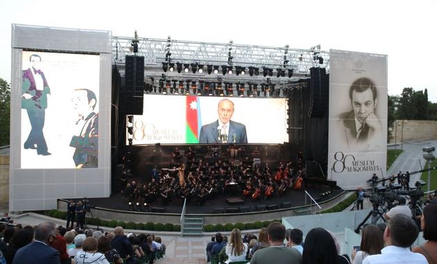 Ильхам Алиев и Мехрибан Алиева приняли участие в вечере памяти к 80-летию Муслима Магомаева
