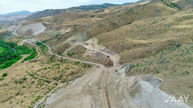 В Госагентстве Азербайджана рассказали, как идет строительство дороги Губадлы - Эйвазлы